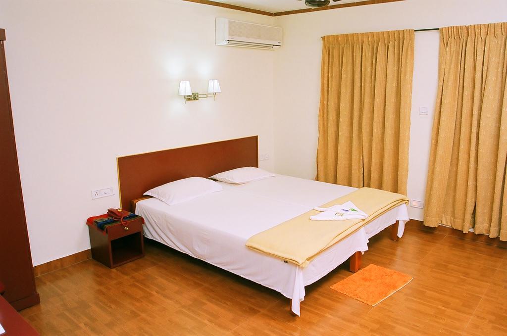 Hotel Srinivas Kochi Szoba fotó